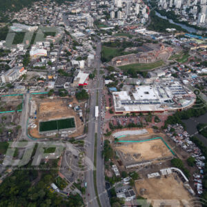 Castillo de San Felipe y Cerro de la Popa en el paisaje urbano de Cartagena