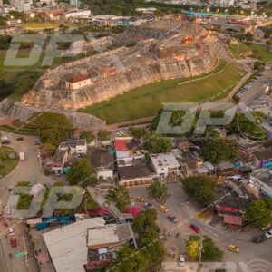 Castillo de San Felipe de Barajas desde arriba con Cartagena al atardecer