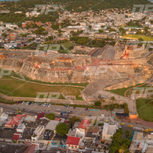Vista aérea del Castillo de San Felipe de Barajas al atardecer en Cartagena