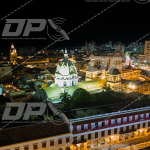 Iglesia San Pedro Claver y centro histórico de Cartagena de noche